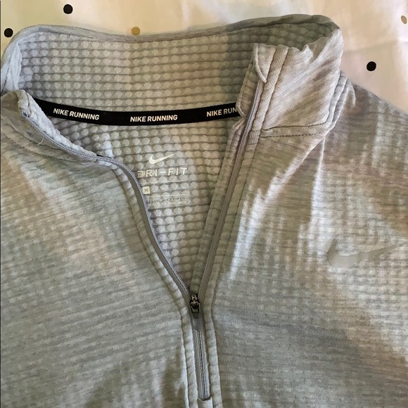 Nike running pull over - Picture 2 of 5